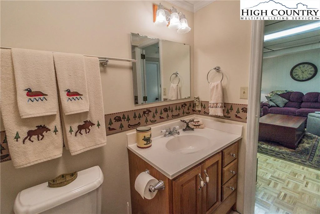 Image number 11 for the current listing
