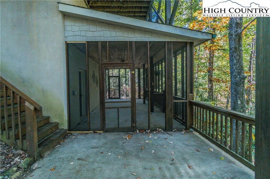 Image number 16 for the current listing