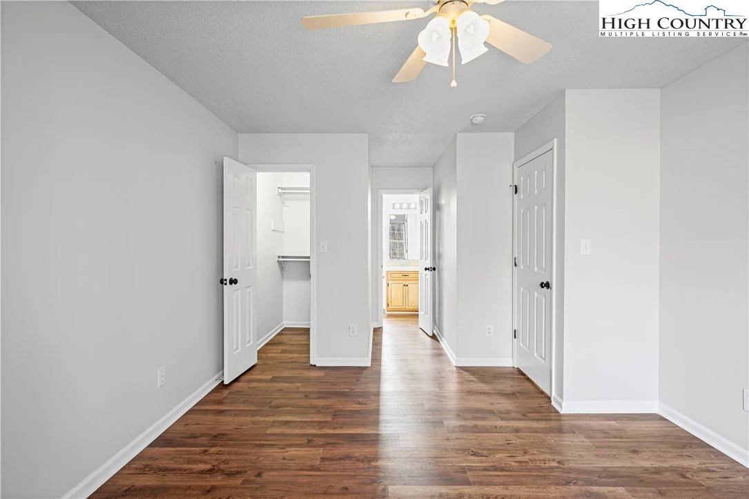 Image number 11 for the current listing