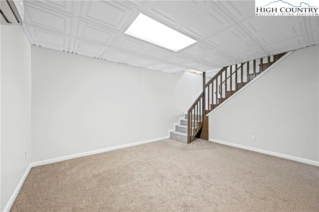Image number 8 for the current listing