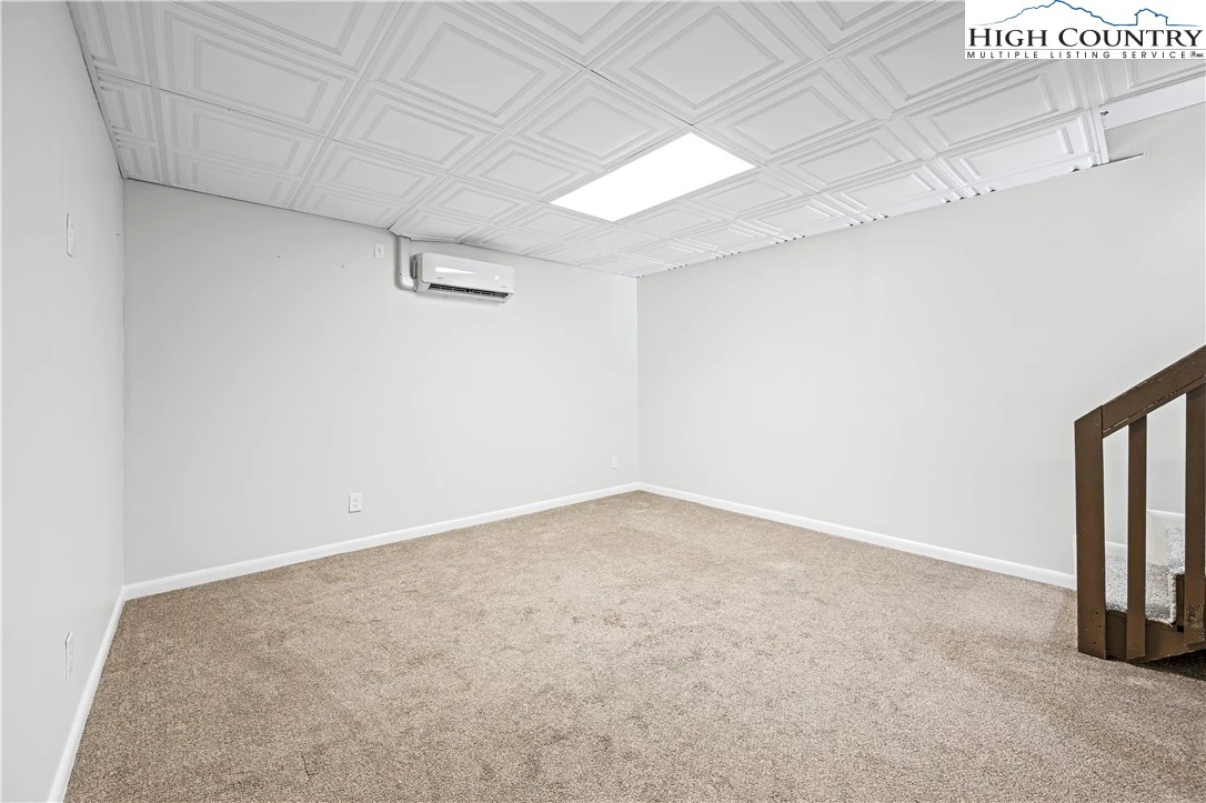 Image number 7 for the current listing