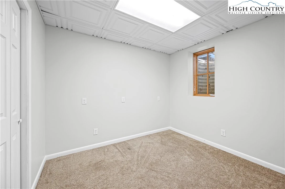 Image number 6 for the current listing