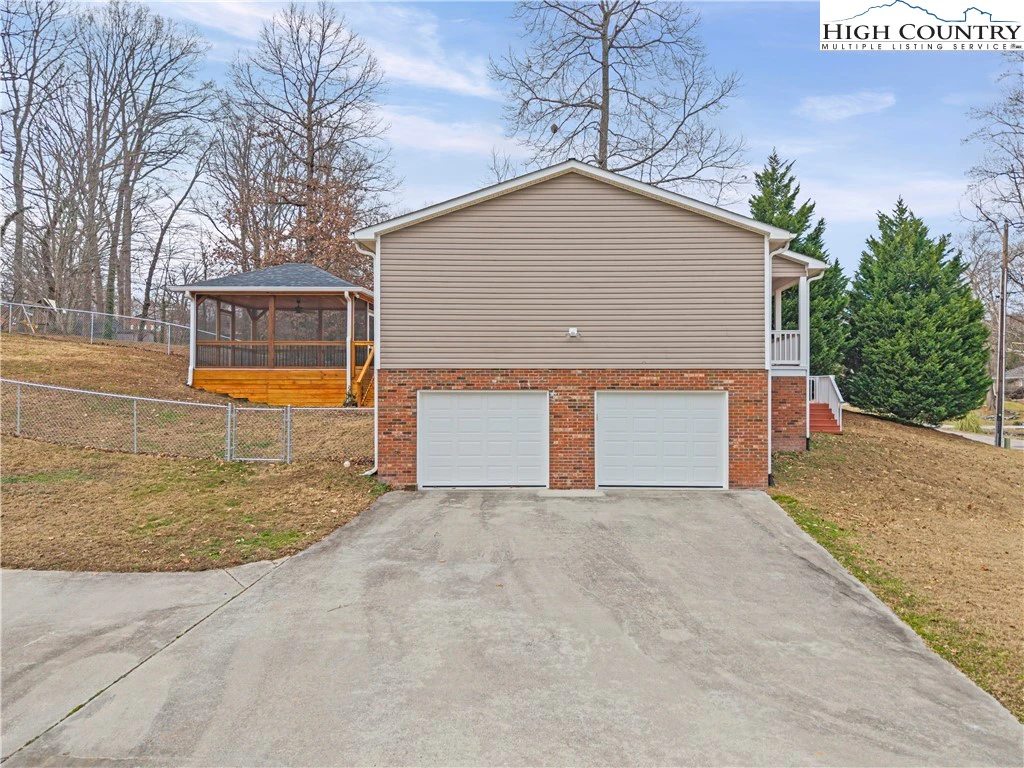 Image number 4 for the current listing