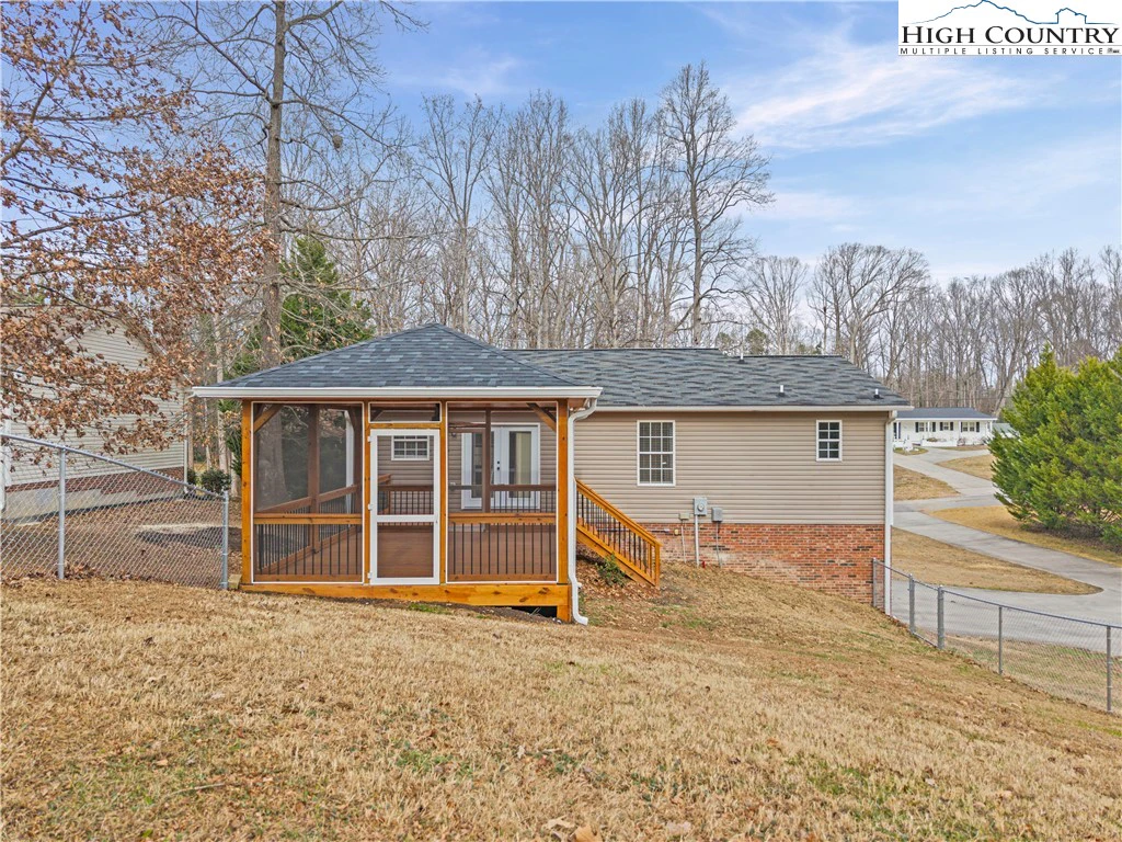 Image number 3 for the current listing