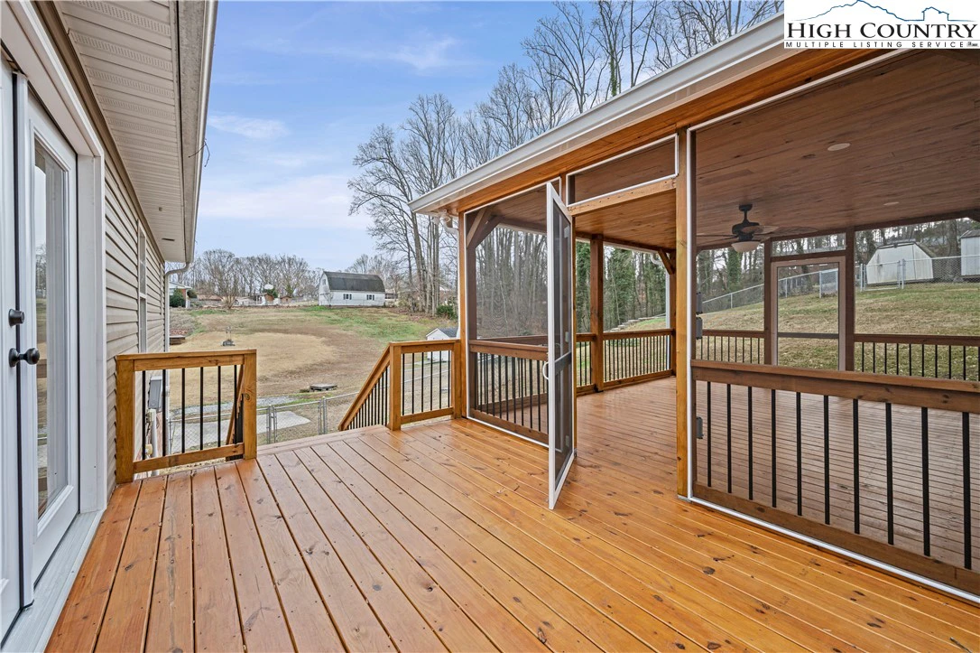 Image number 19 for the current listing