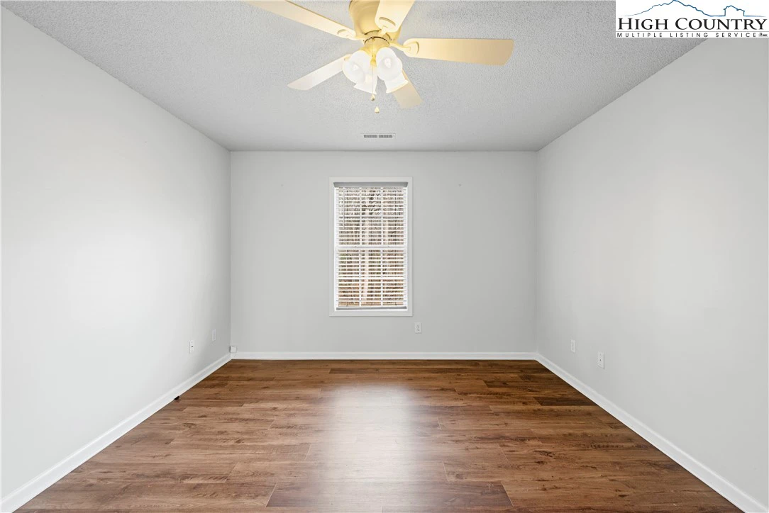 Image number 12 for the current listing