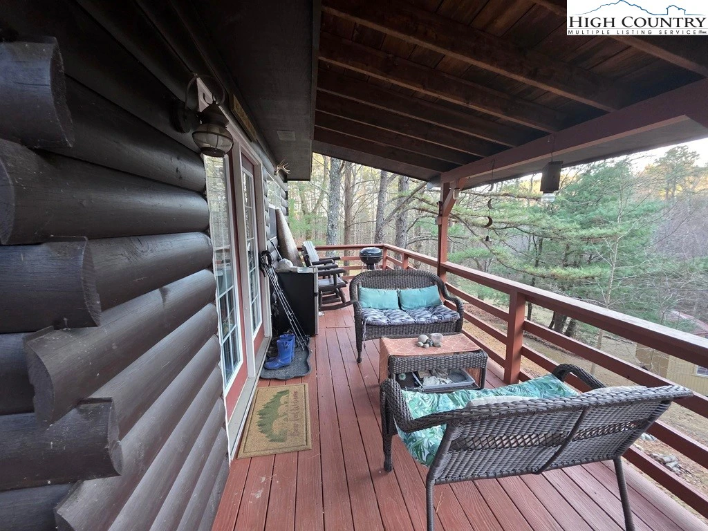 Image number 17 for the current listing