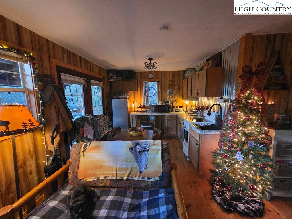 Image number 12 for the current listing