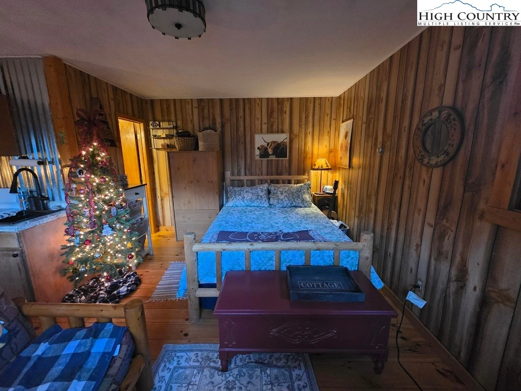 Image number 11 for the current listing