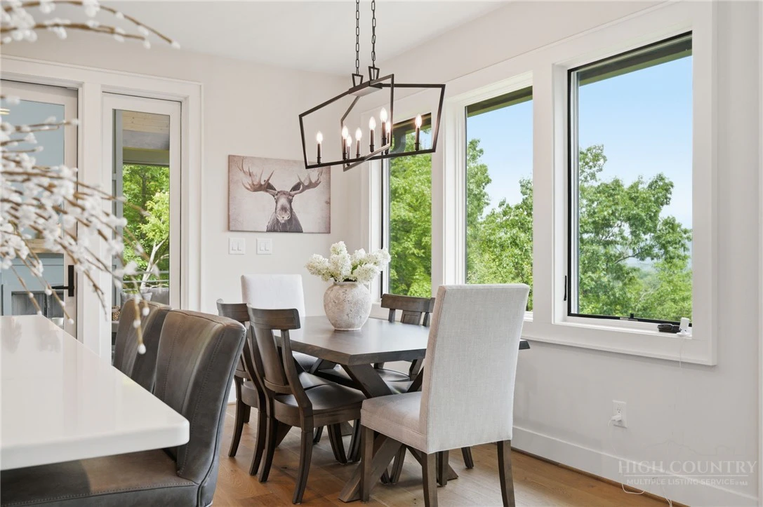 Image number 11 for the current listing