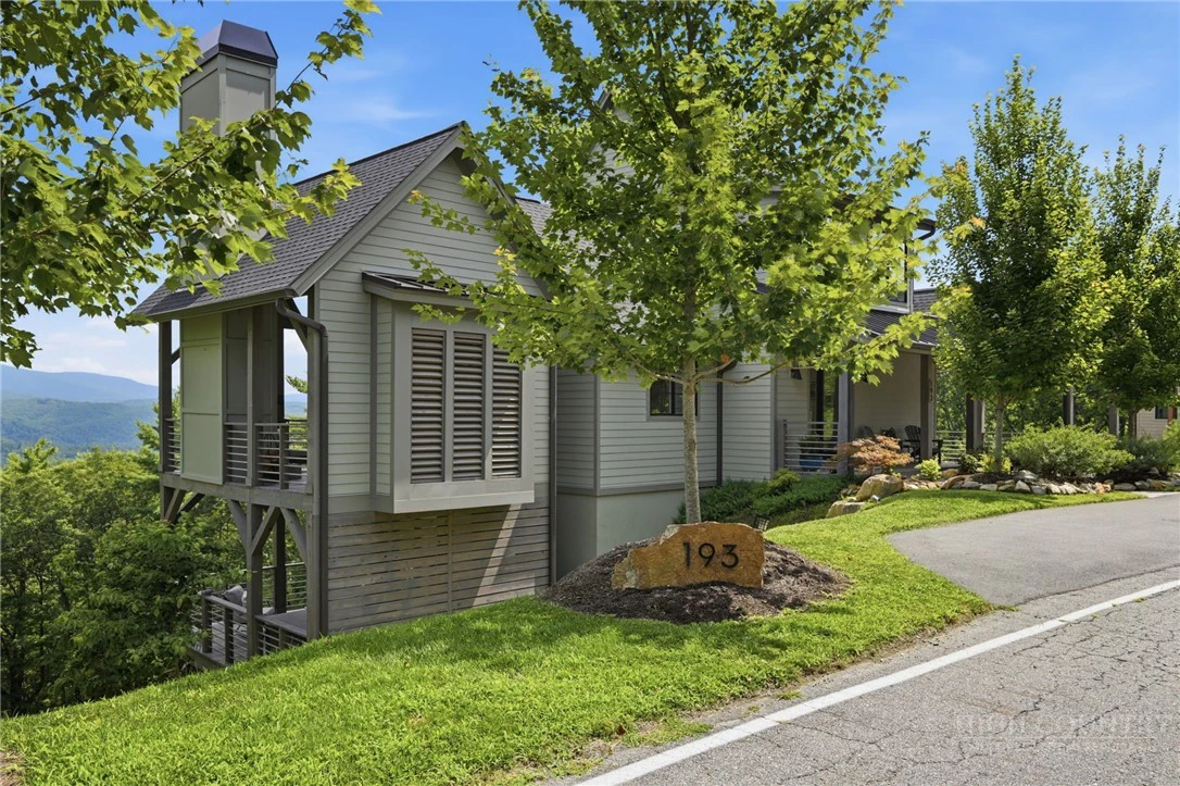 Image number 2 for the current listing