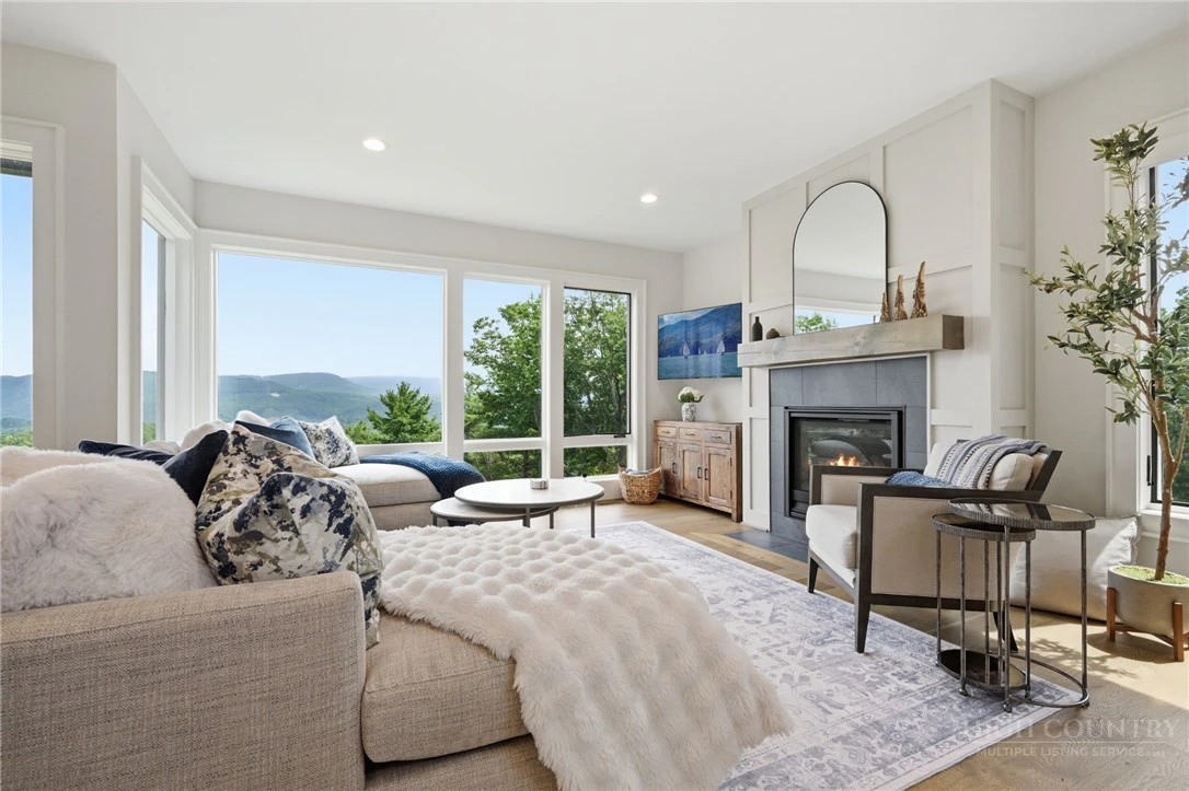 Image number 8 for the current listing