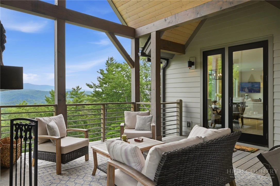 Image number 15 for the current listing