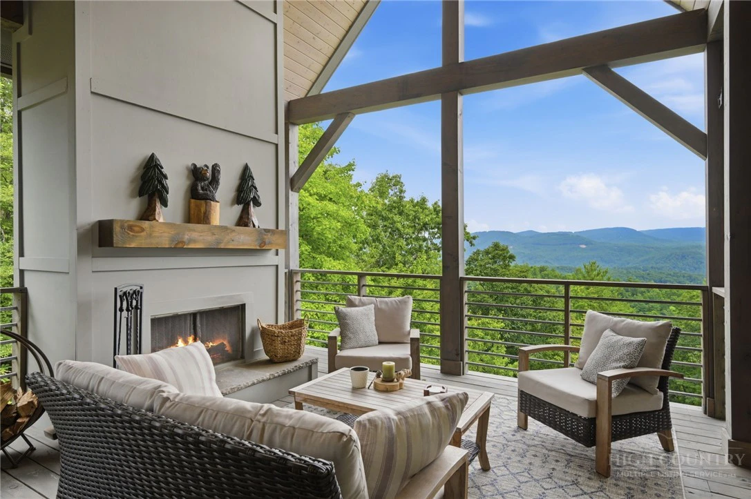 Image number 18 for the current listing