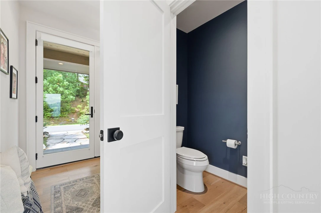 Image number 5 for the current listing
