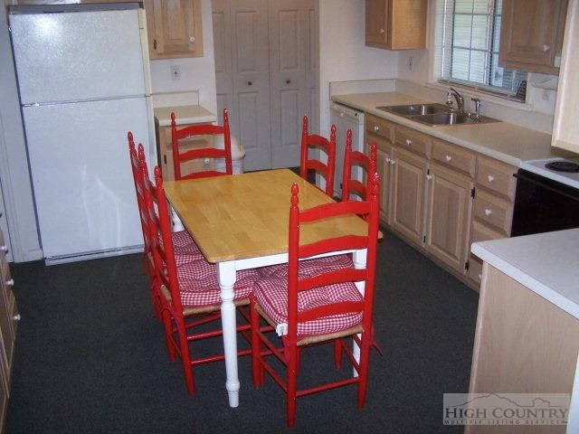 Image number 3 for the current listing