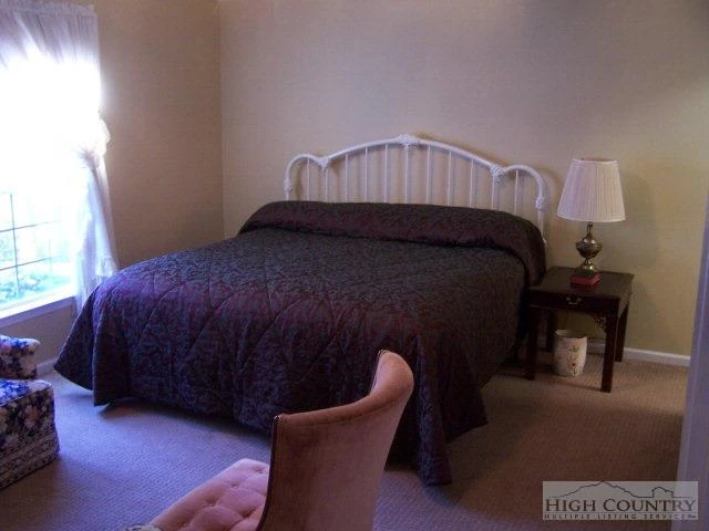 Image number 6 for the current listing