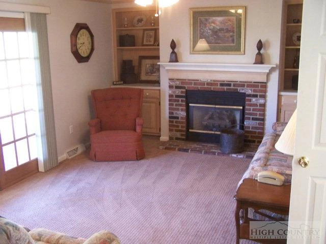 Image number 8 for the current listing