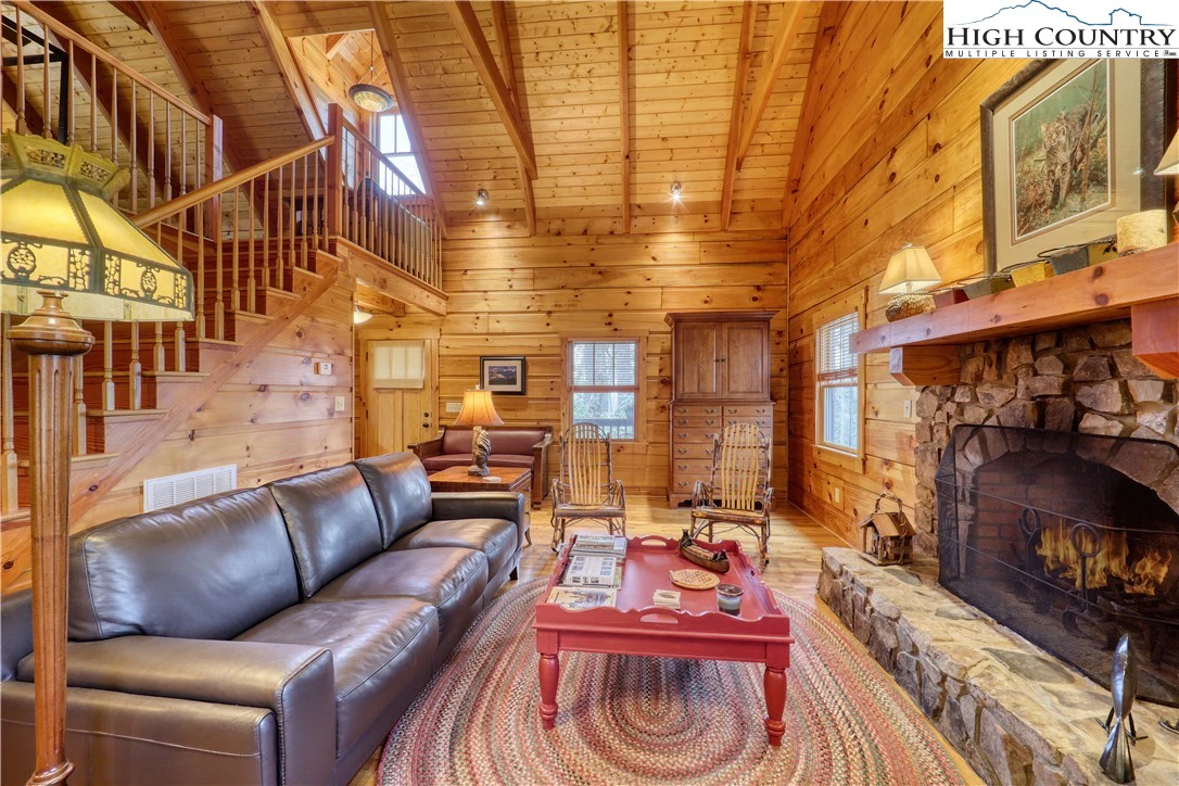 Image number 19 for the current listing