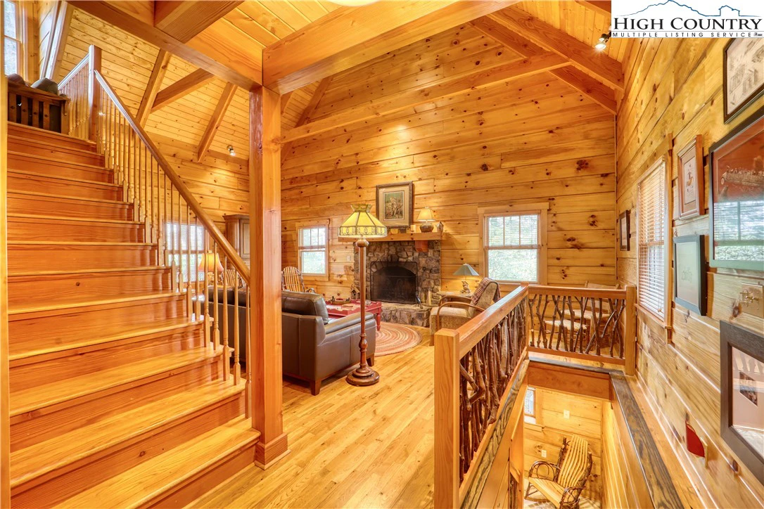 Image number 16 for the current listing