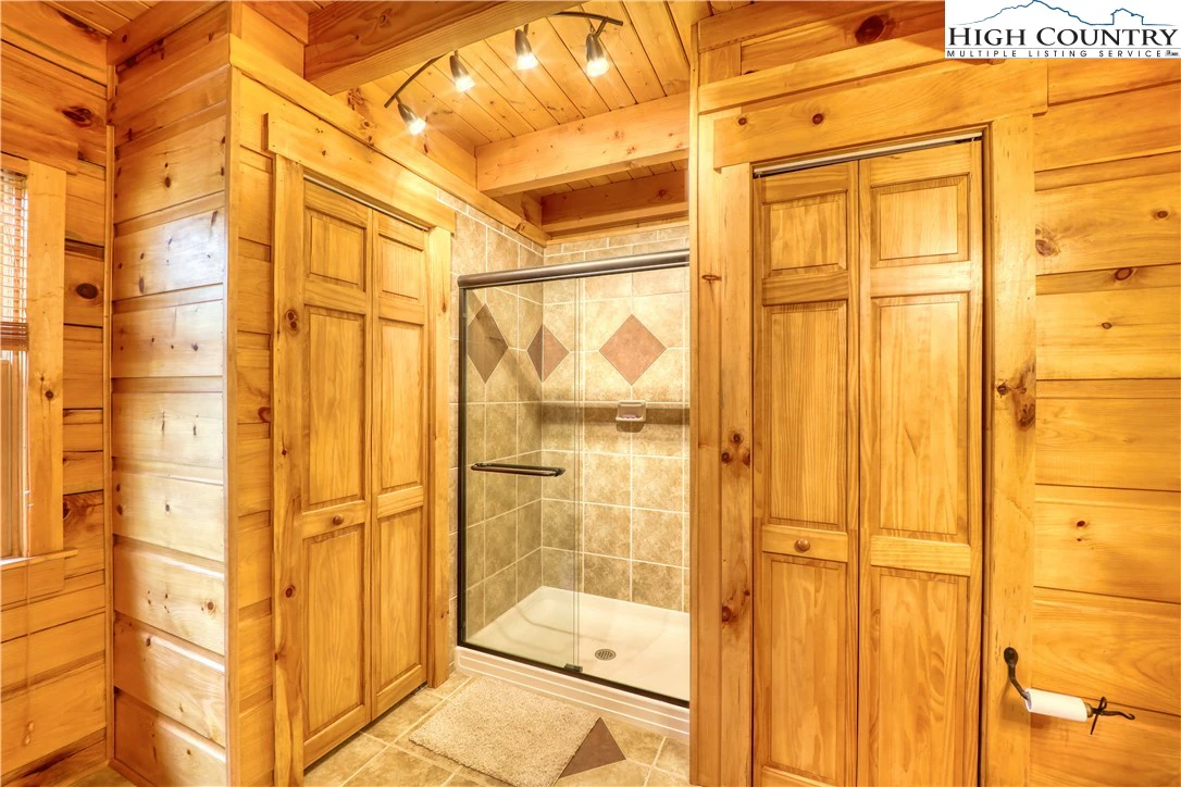 Image number 2 for the current listing
