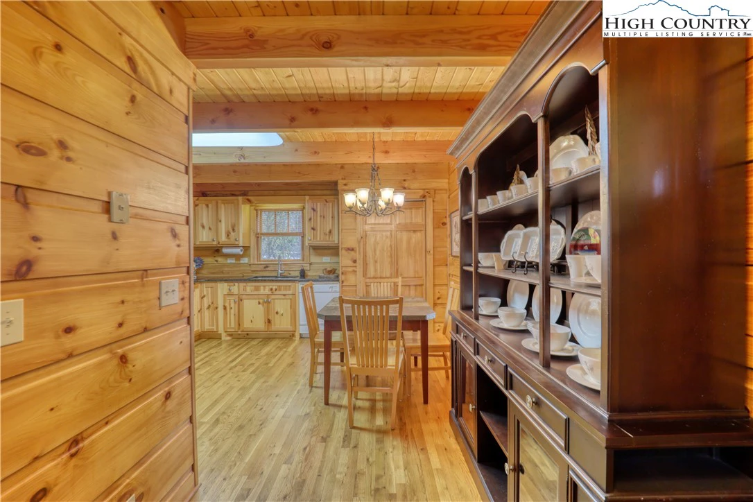 Image number 11 for the current listing