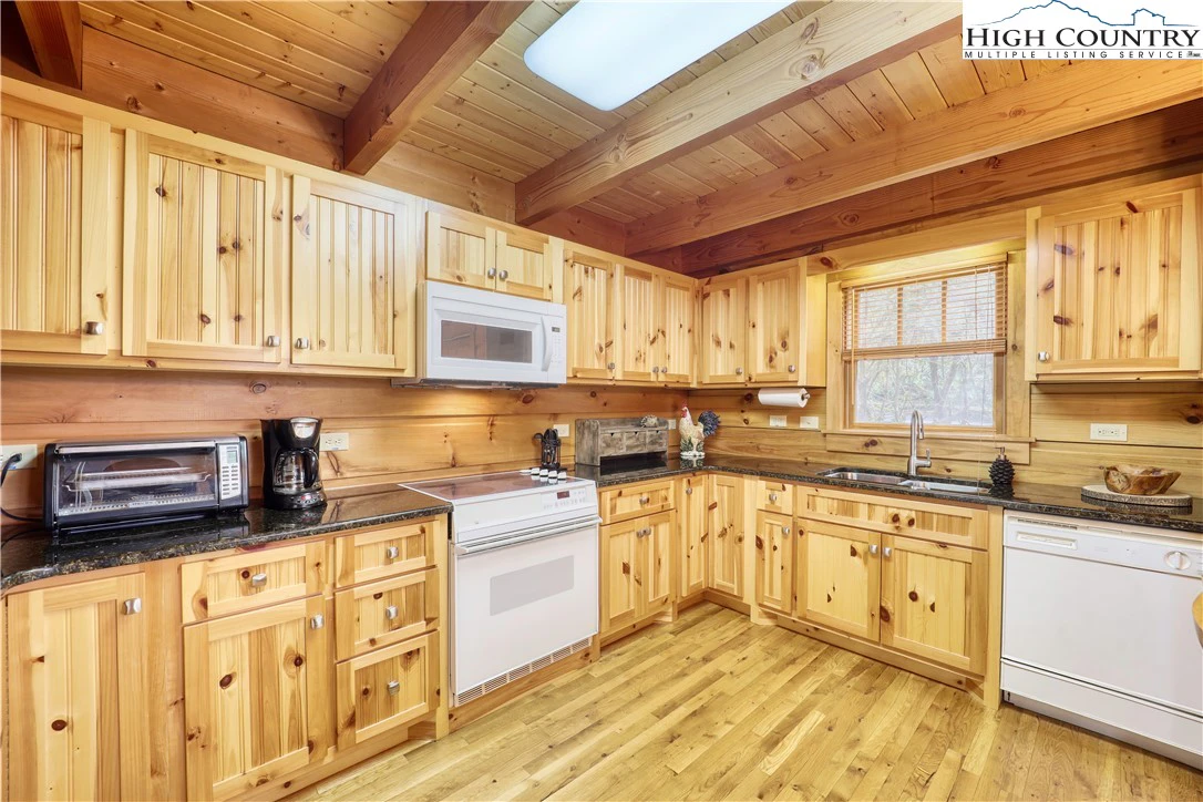 Image number 9 for the current listing