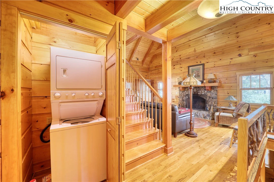 Image number 8 for the current listing