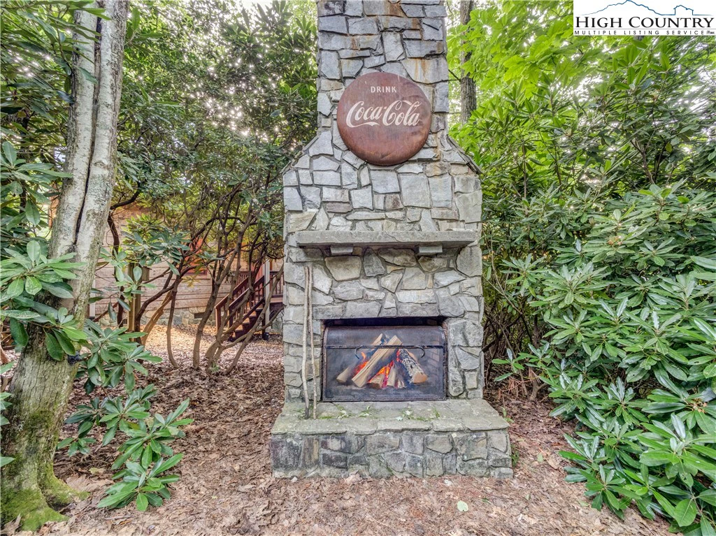 Image number 1 for the current listing