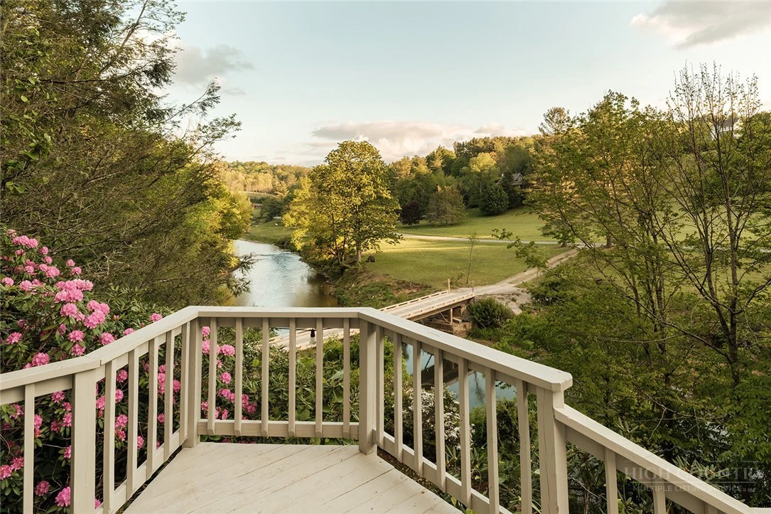 Image number 3 for the current listing