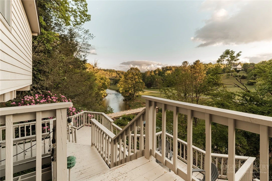 Image number 5 for the current listing