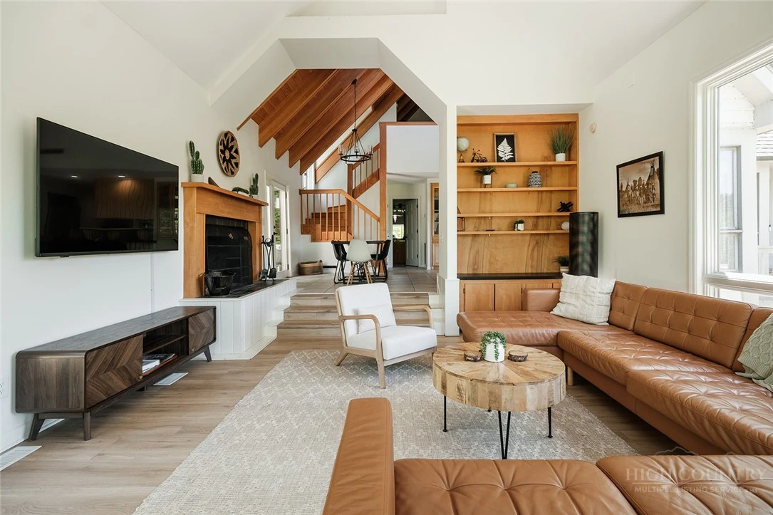 Image number 11 for the current listing