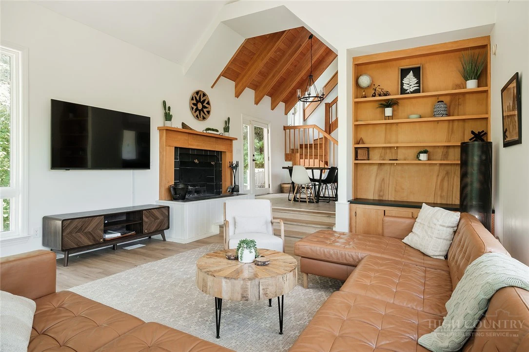 Image number 16 for the current listing
