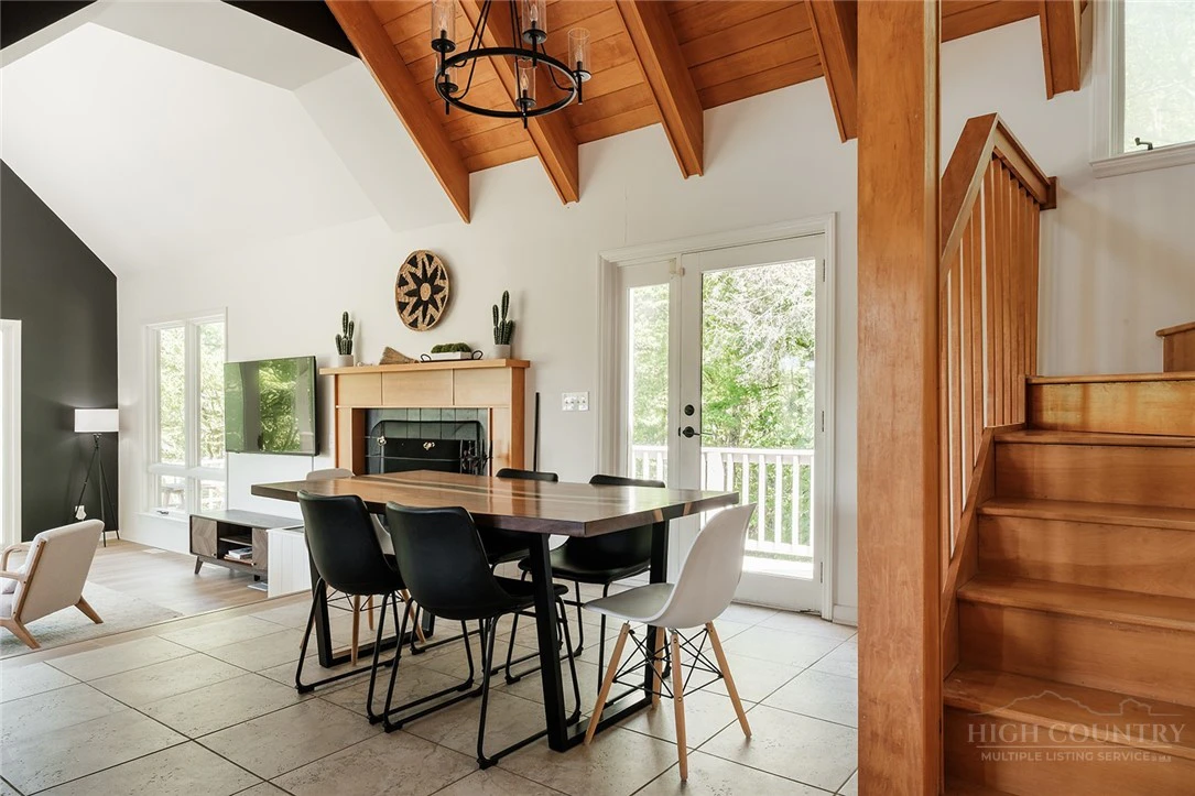 Image number 18 for the current listing