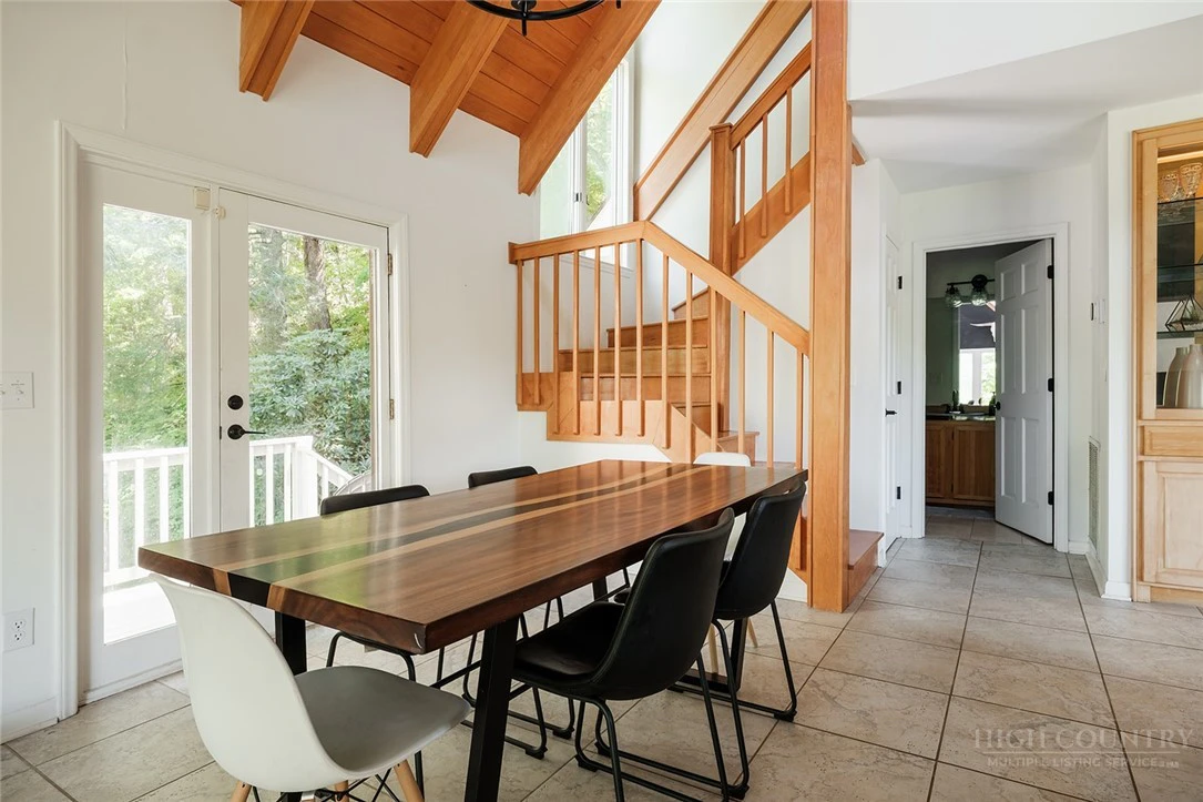 Image number 19 for the current listing