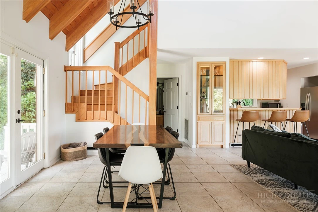 Image number 20 for the current listing
