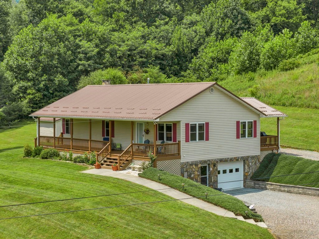 Image number 1 for the current listing