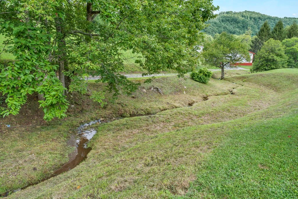 Image number 2 for the current listing