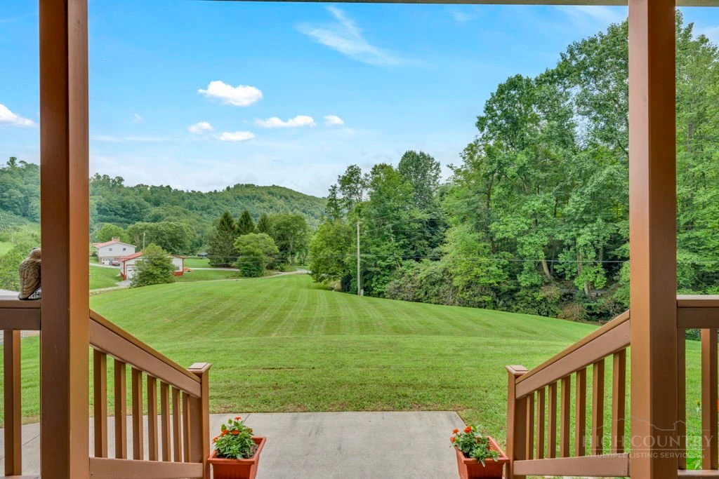 Image number 3 for the current listing