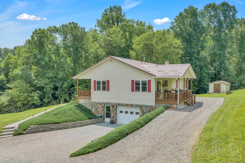 Image number 4 for the current listing
