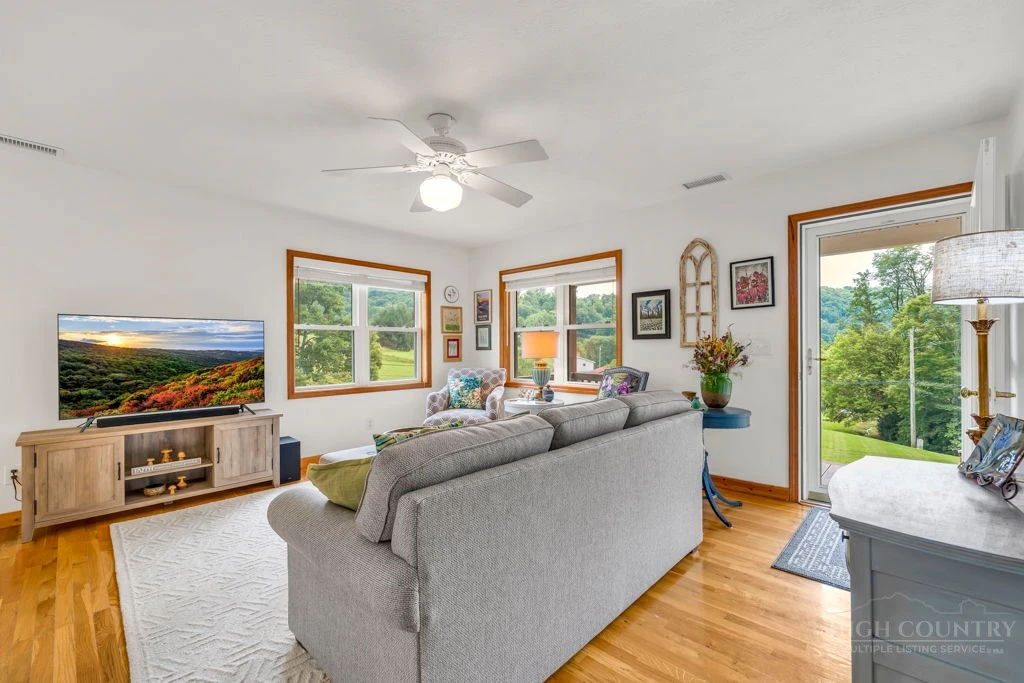 Image number 7 for the current listing