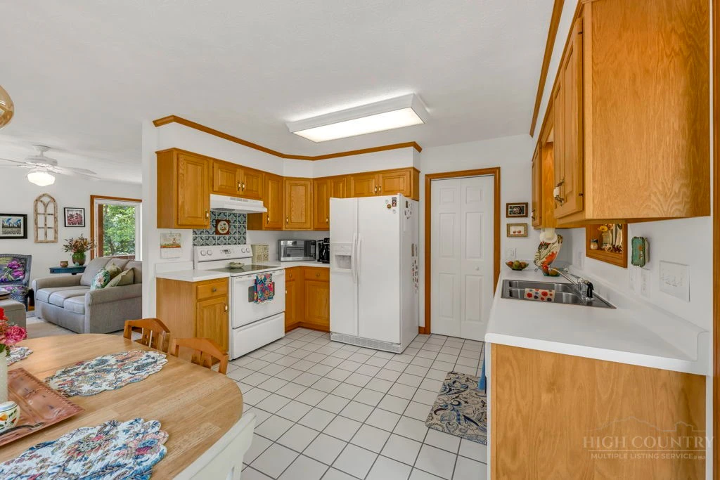 Image number 10 for the current listing
