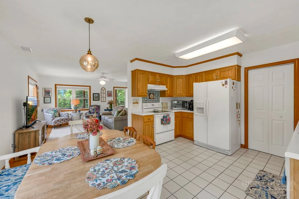 Image number 11 for the current listing
