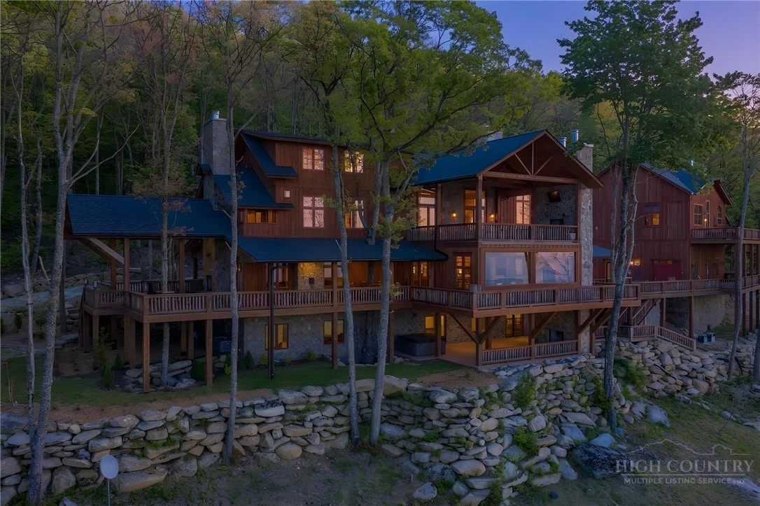 Image number 2 for the current listing