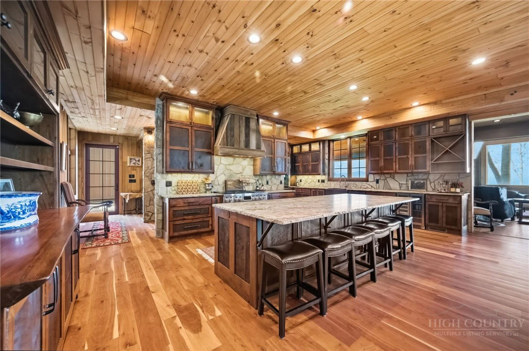 Image number 12 for the current listing