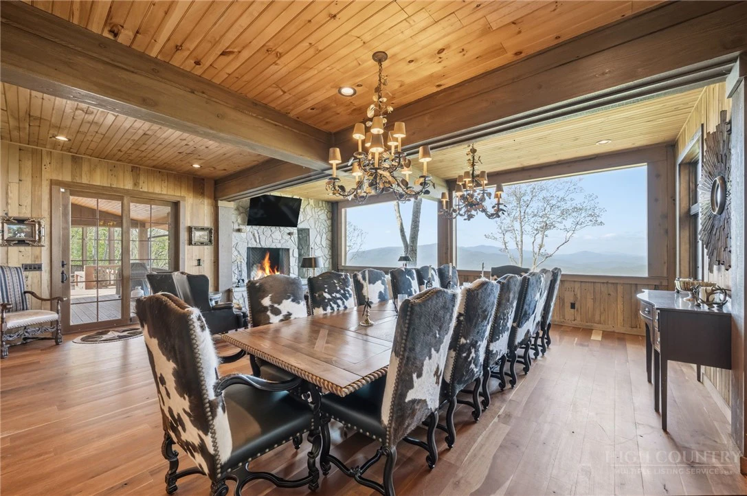 Image number 16 for the current listing