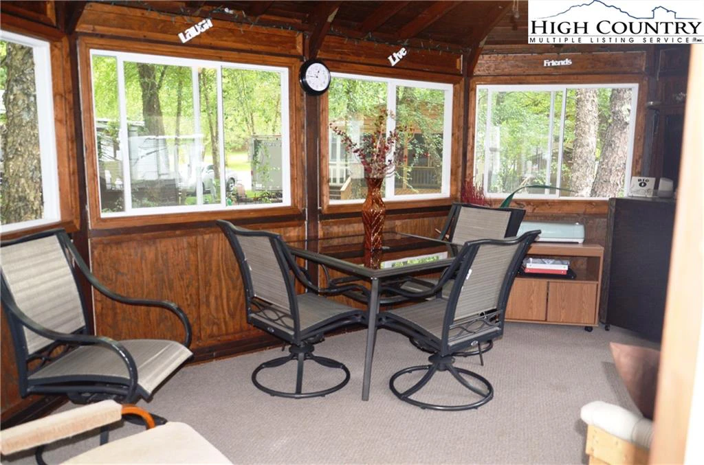 Image number 8 for the current listing