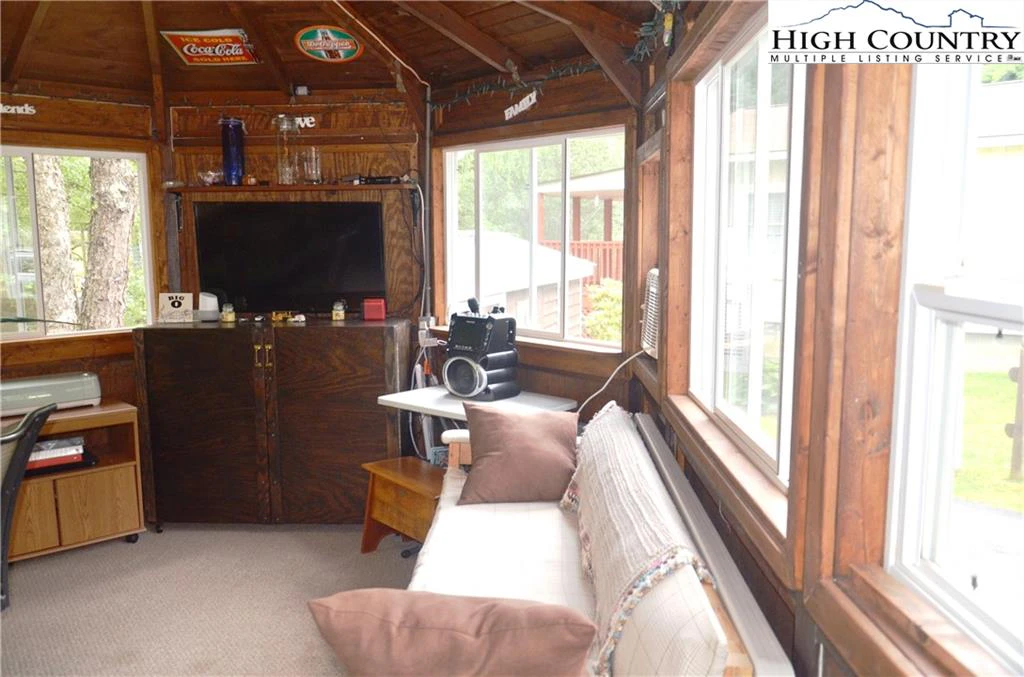 Image number 7 for the current listing