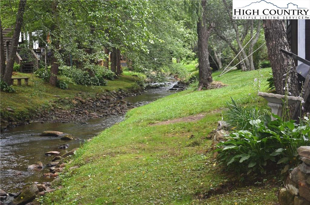 Image number 17 for the current listing