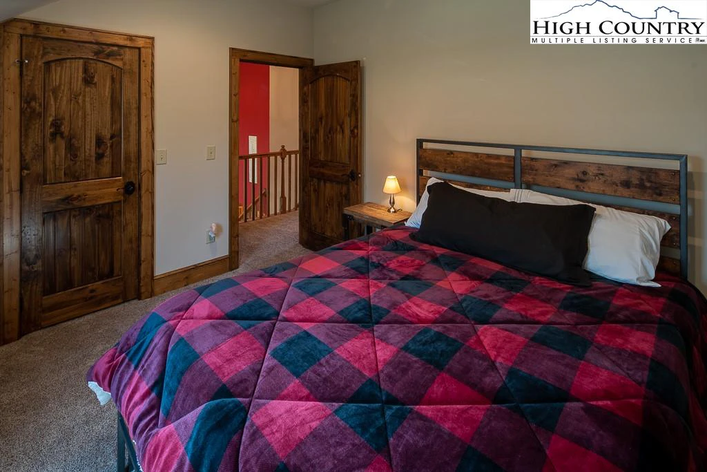Image number 3 for the current listing